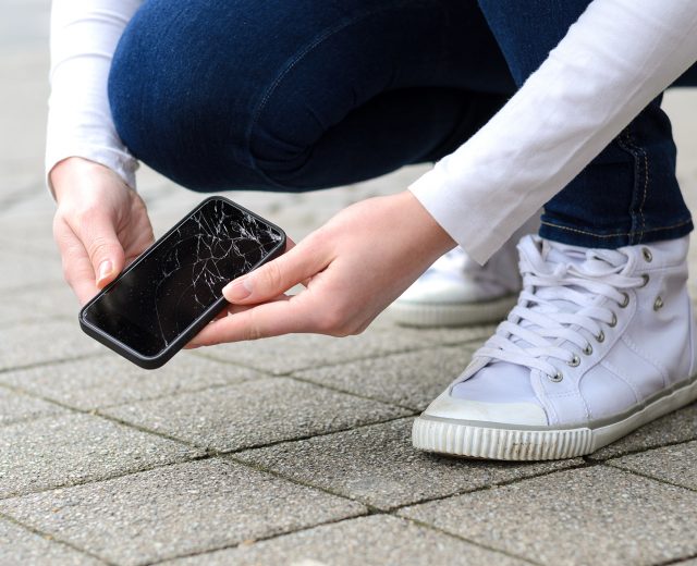 Preciso colocar película e capa de proteção no seu celular?