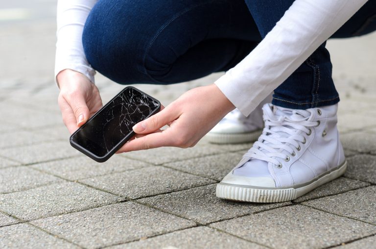 Preciso colocar película e capa de proteção no seu celular?