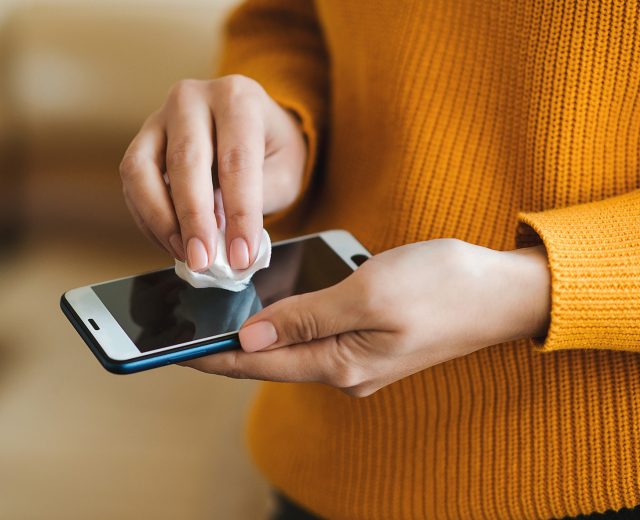 Você está limpando seu celular corretamente?