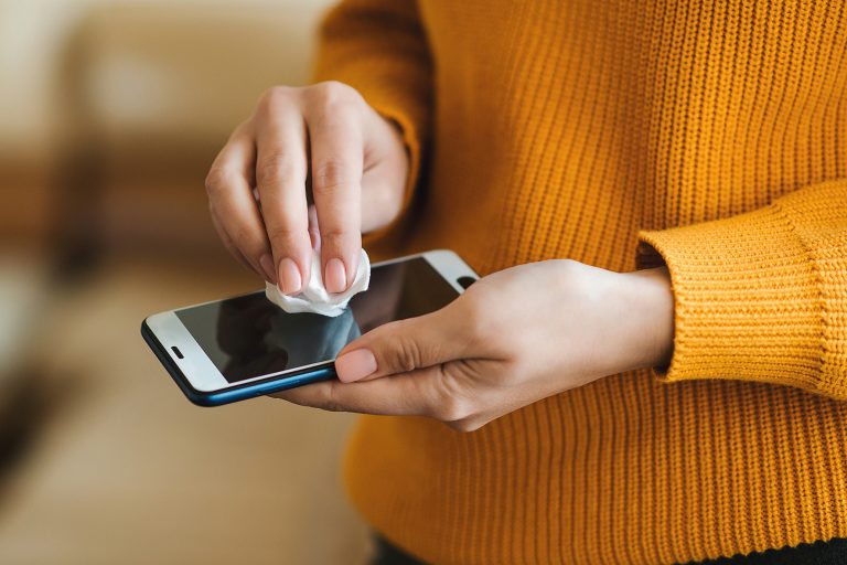 Você está limpando seu celular corretamente?