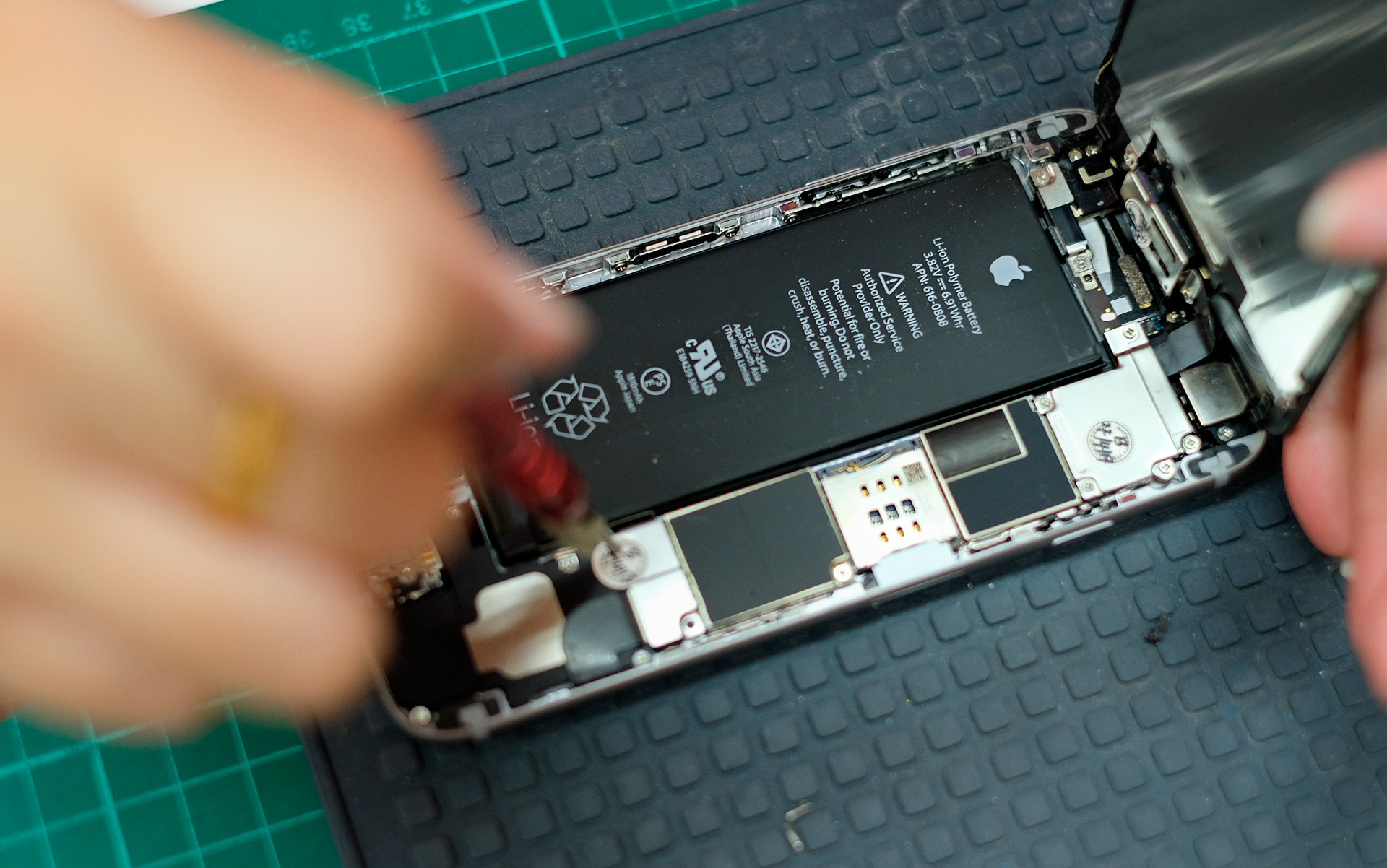 Um guia abrangente para reparos e substituições no iPhone: O que fazer quando o seu dispositivo precisa de assistência